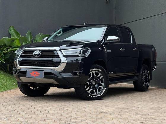 TOYOTA HILUX 2.8 D-4D TURBO DIESEL CD SRX 4X4 AUTOMÁTICO TOYOTA HILUX 2.8 D-4D TURBO DIESEL CD SRX 4X4 AUTOMÁTICO